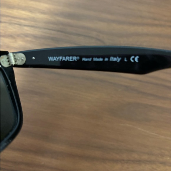 Black Wayfarer Ray-Ban sun glasses - Picture 4 of 4